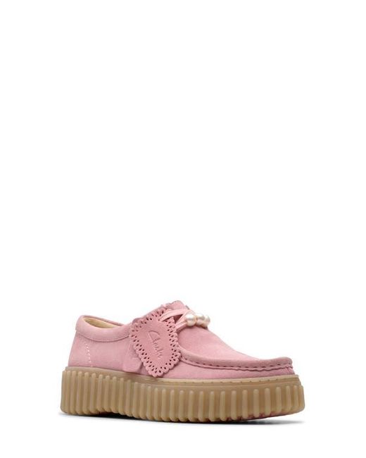 Clarks Pink Torhill Bee Chukka Sneaker