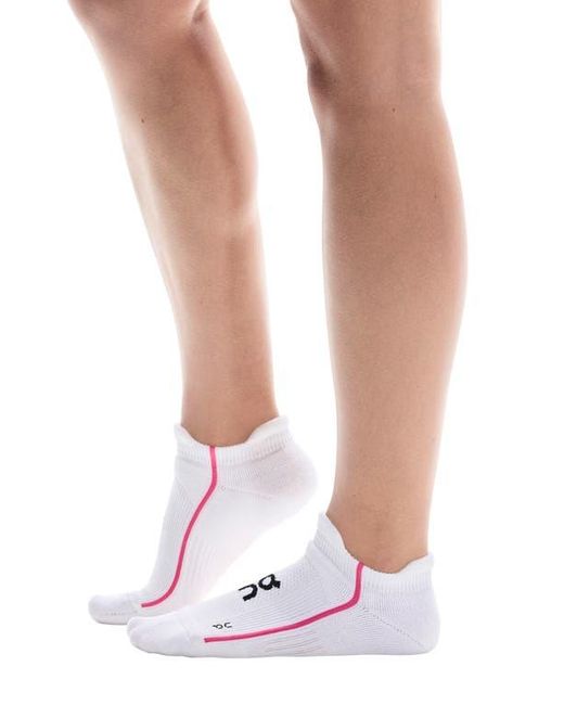 On Shoes White Court Low Socks