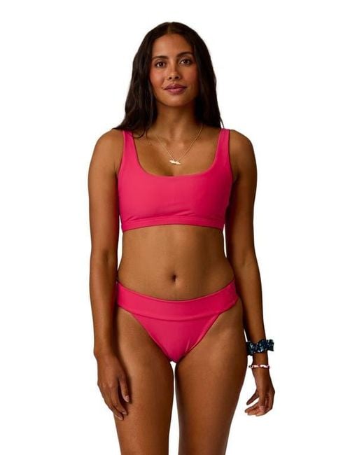 Carve Designs Red Ritz Compression Bottom