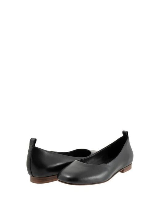 Softwalk® Black Kiris Flat