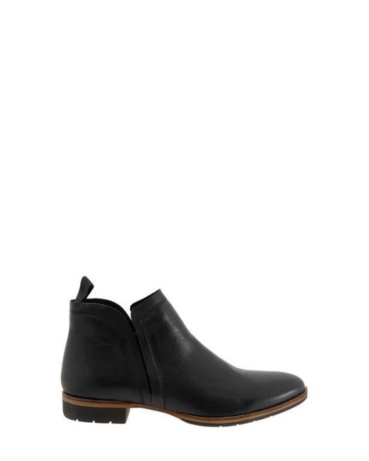 EOS FOOTWEAR Gray Gaid Ankle Boot