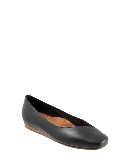 Softwalk® Black Vina Leather Flat