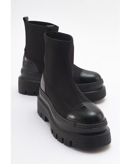Prologue Shoes Black Aves Chunky Scuba Boot