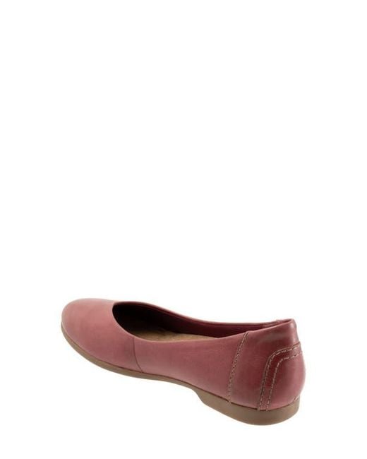 Trotters Red Iris Flat