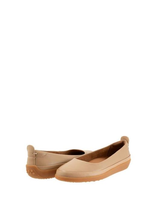 Softwalk® Natural Disa Flat