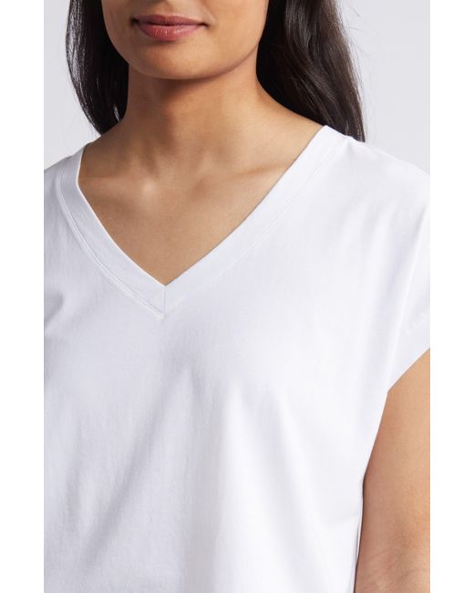 Caslon White Caslon(r) Extended V-neck T-shirt