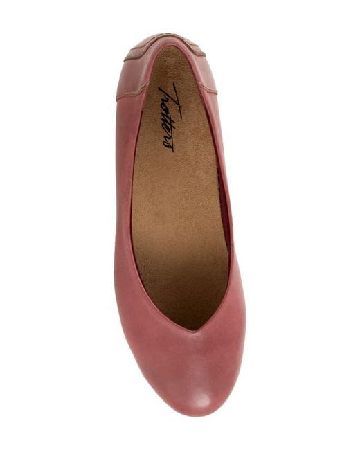Trotters Red Iris Flat