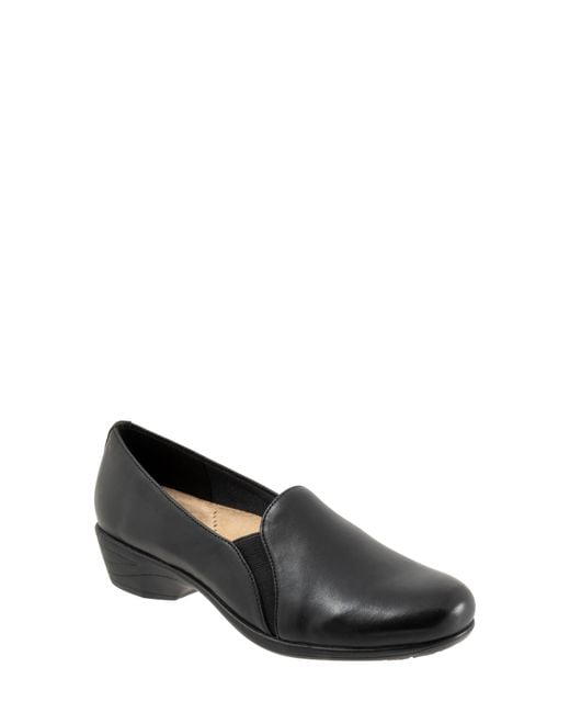 Softwalk® Black Reagan Flat