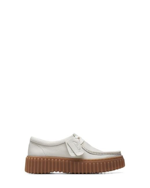 Clarks White Torhill Bee Chukka Sneaker
