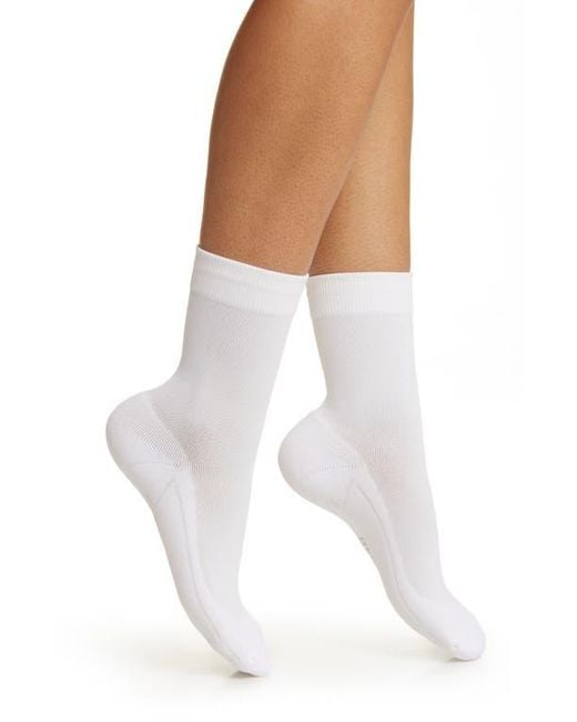 Item M6 White Pique Compression Crew Socks