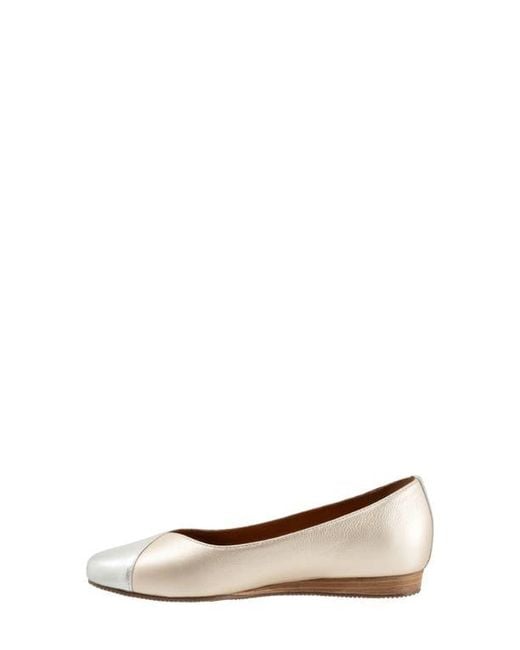 Softwalk® White Vina Flat