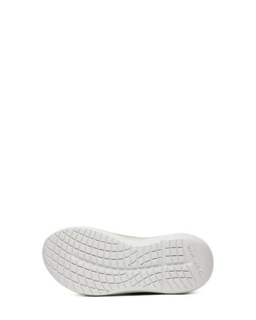 OOFOS Natural Oomy Stride Sneaker