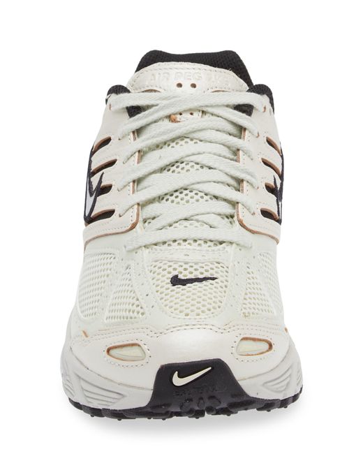 Nike White Air Pegasus 2k5 Running Shoe