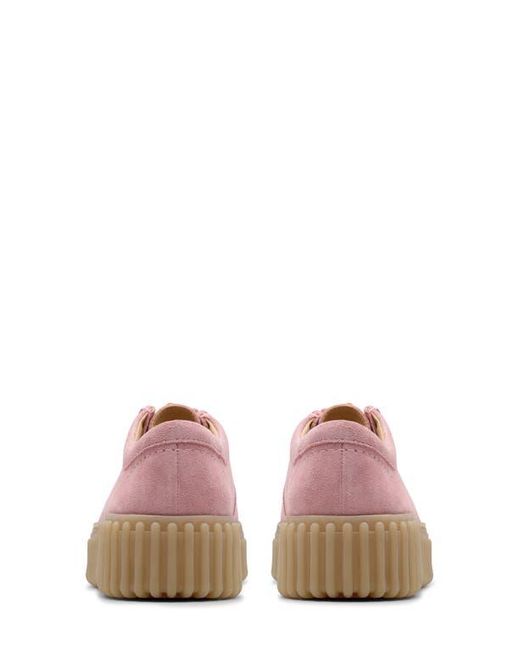 Clarks Pink Torhill Bee Chukka Sneaker