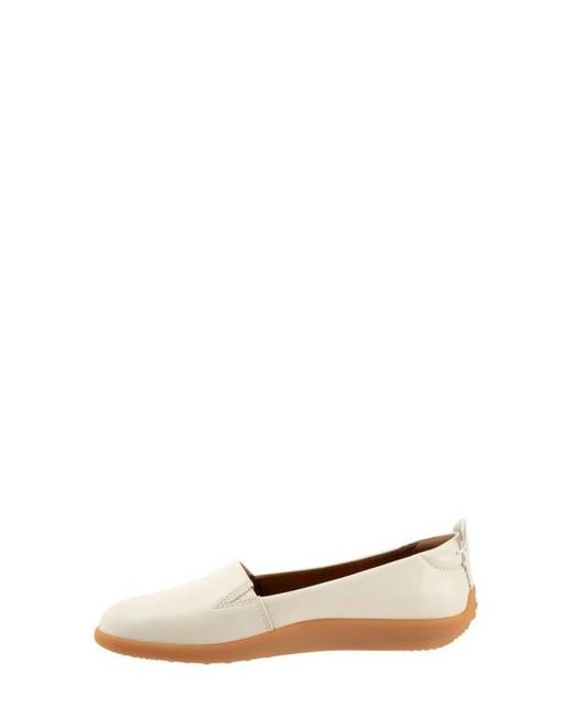 Softwalk® Natural Deva Flat
