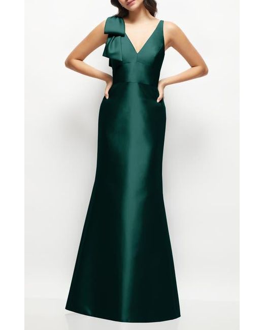 Alfred Sung Bow Detail Sleeveless Satin Twill Trumpet Gown in Green Lyst