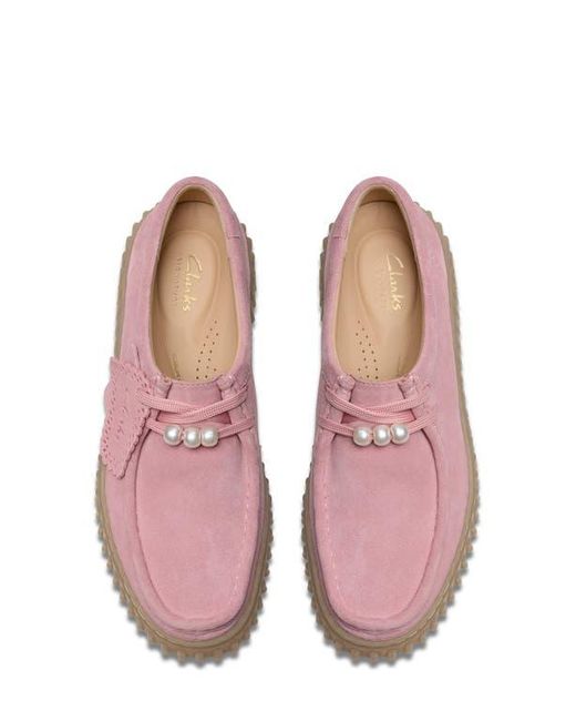 Clarks Pink Torhill Bee Chukka Sneaker