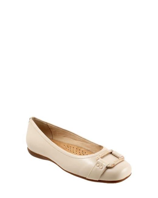 Trotters Natural Sizzle Signature Flat