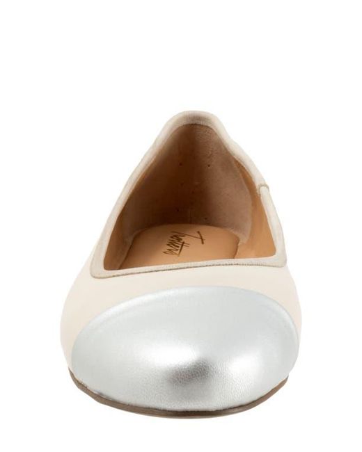 Trotters Natural Clara Cap Toe Flat