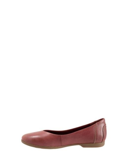 Trotters Red Iris Flat