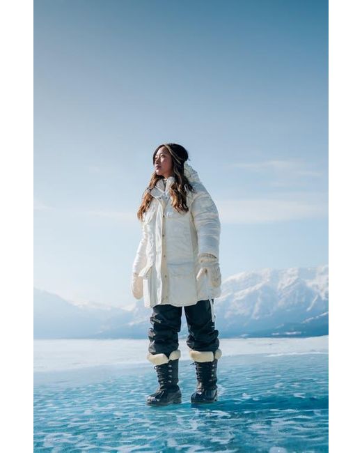 Baffin Black Maple Leaf Waterproof Snow Boot