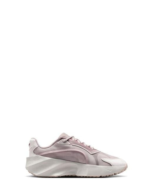 Nike Multicolor Aura Edge Sneaker