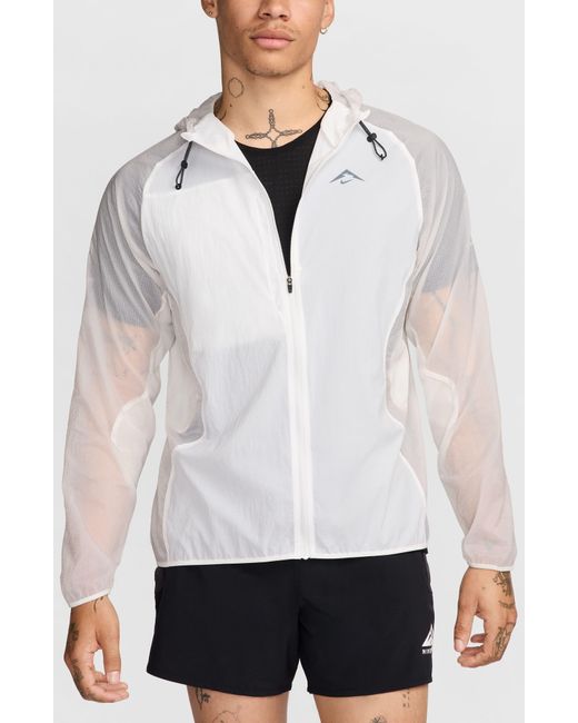Nike White Trail Aireez Water Repellent Hooded Running Jacket for men