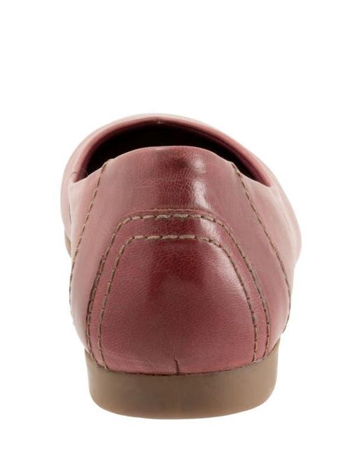 Trotters Red Iris Flat