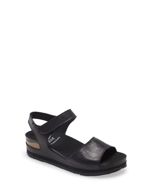 On Foot Black Platform Sandal
