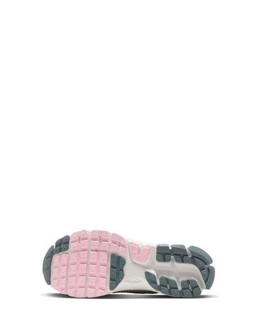 Nike White Zoom Vomero 5 Sneaker