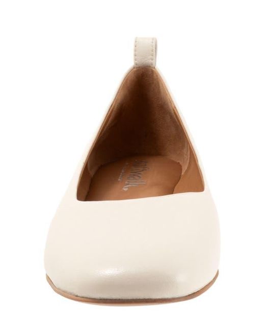 Softwalk® White Kiris Flat