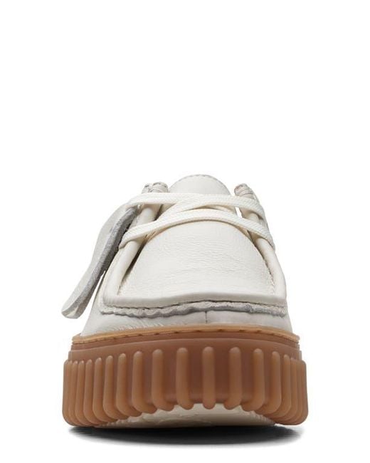 Clarks White Torhill Bee Chukka Sneaker