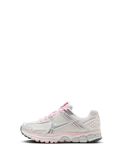 Nike White Zoom Vomero 5 Sneaker