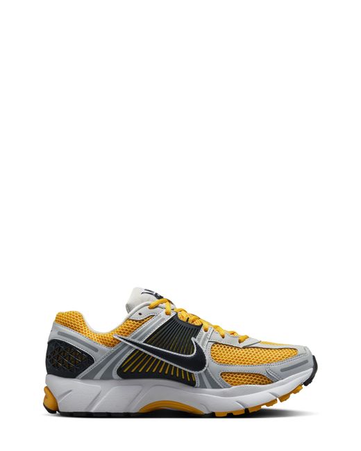 Nike Multicolor Zoom Vomero 5 Sneaker for men