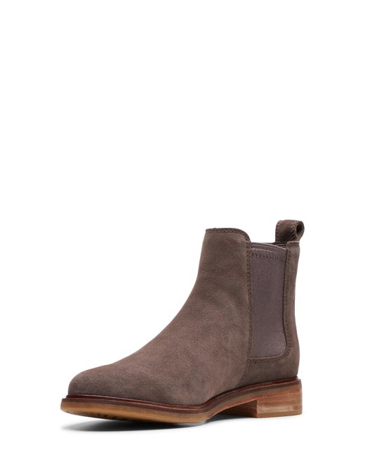 clarkdale arlo taupe suede