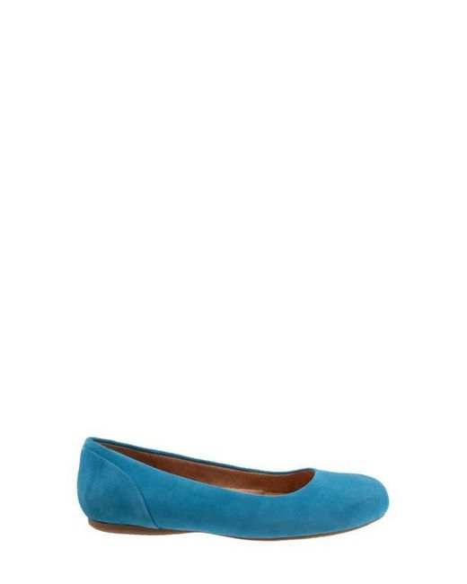 Softwalk® Blue Sonoma Flat