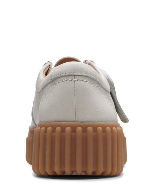 Clarks White Torhill Bee Chukka Sneaker
