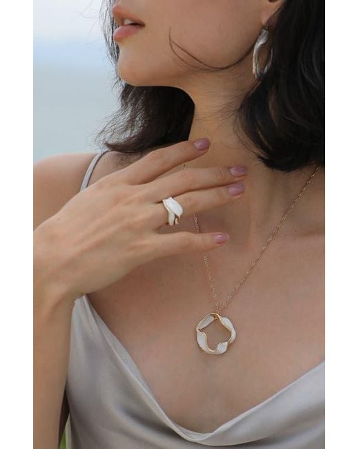 Retro Chic Metallic Breeze Ring