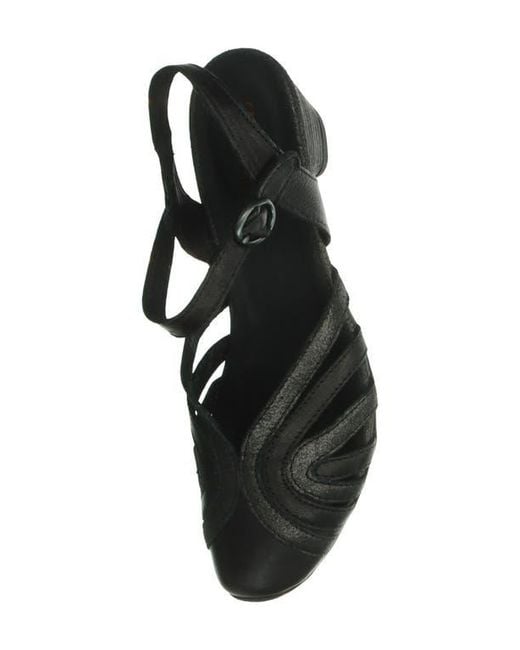 Think! Black Aida Pump