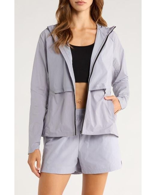 On Shoes Women's Gray Core Hooded Packable Running Jacket