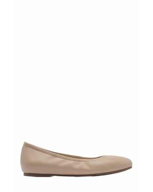 ABEO White Promenade Flat
