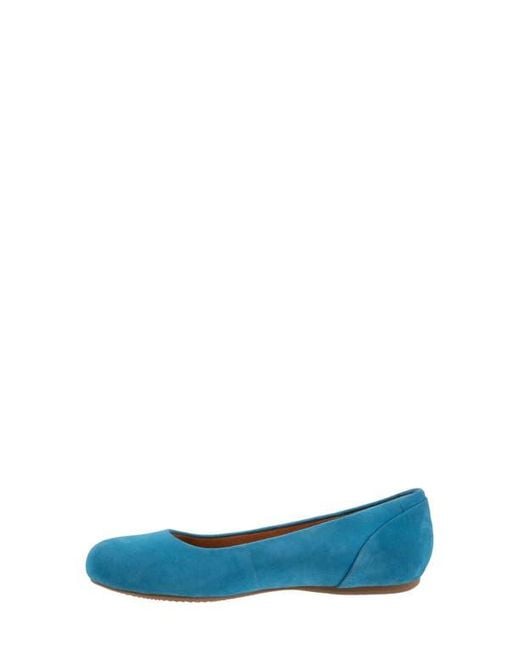 Softwalk® Blue Sonoma Flat