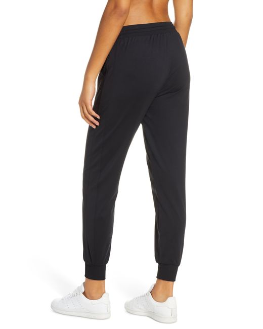 live in jogger pants zella