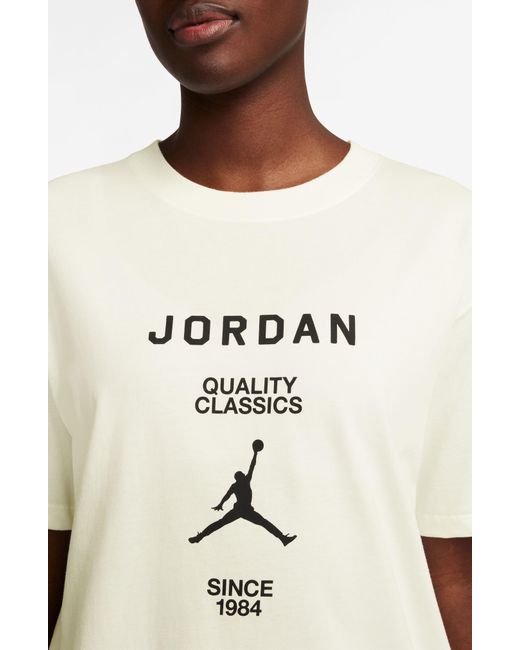Nike Natural Quality Classics Graphic T-shirt