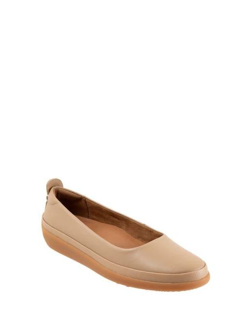 Softwalk® Natural Disa Flat