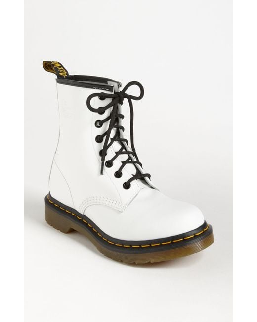 Dr. Martens Smooth 8 Eyelet Boots in White - Lyst