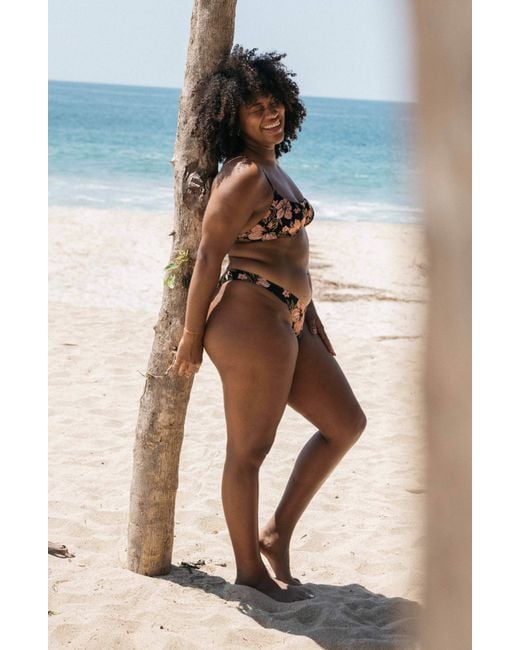 Billabong Hooked On Tropics Bliss Bikini Top in Black | Lyst