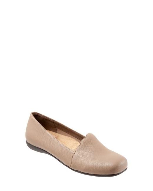 Trotters Natural Sage Flat