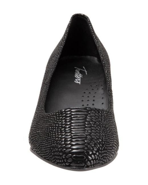 Trotters Black Kari Pointy Toe Pump