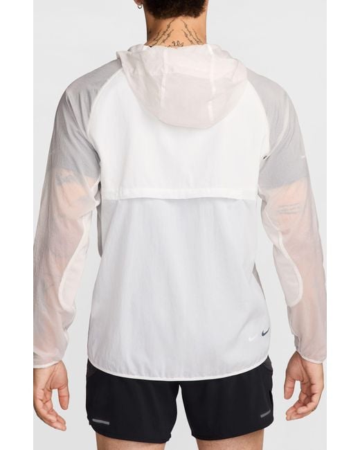 Nike White Trail Aireez Water Repellent Hooded Running Jacket for men